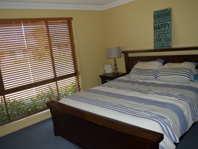 5 Rosier Place, Old Bar NSW 2430