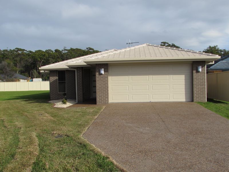 18 Rosier Place, Old Bar NSW 2430