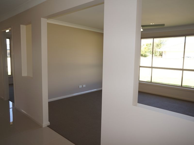 18 Rosier Place, Old Bar NSW 2430