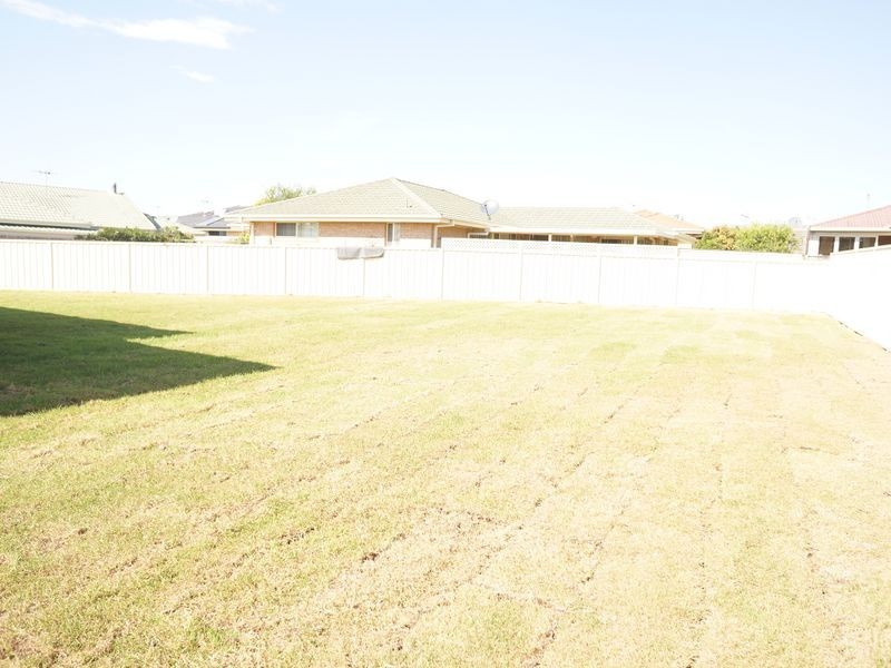 18 Rosier Place, Old Bar NSW 2430