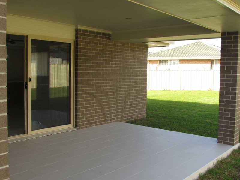 18 Rosier Place, Old Bar NSW 2430