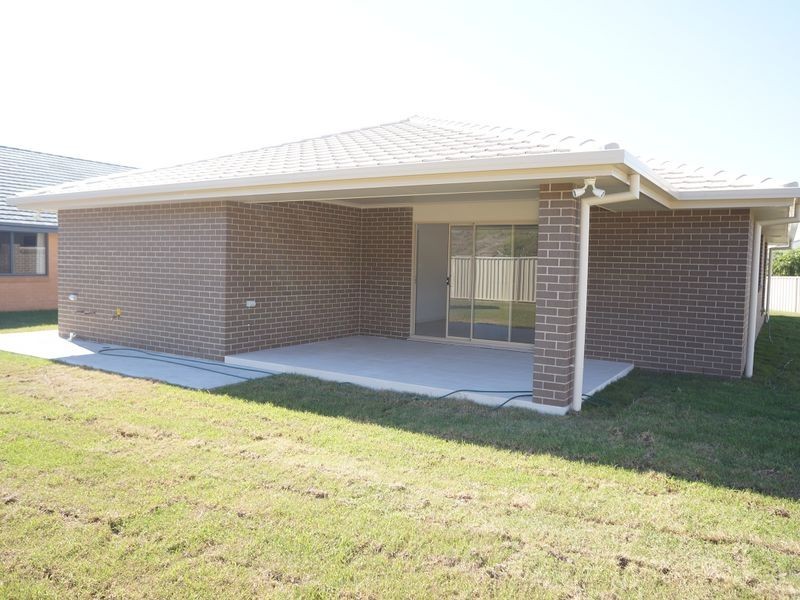 18 Rosier Place, Old Bar NSW 2430