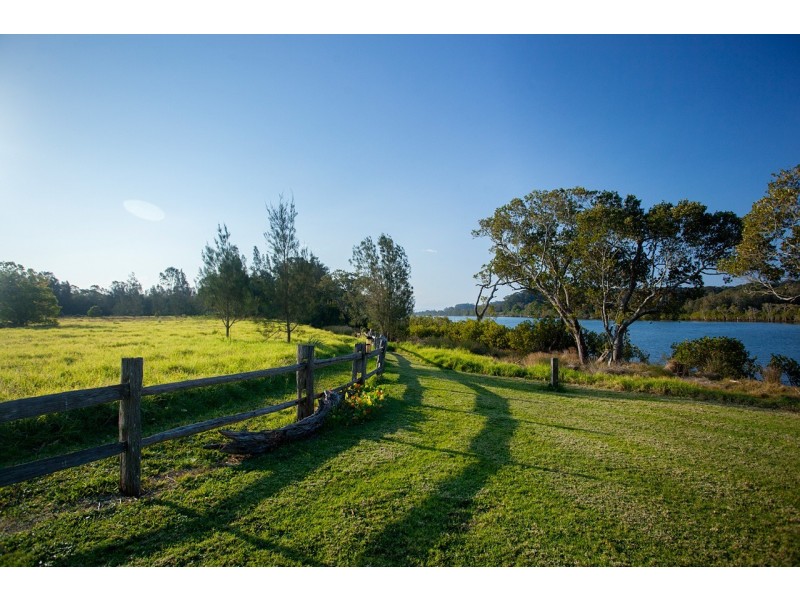 35 Narrung Place, Oxley Island NSW 2430