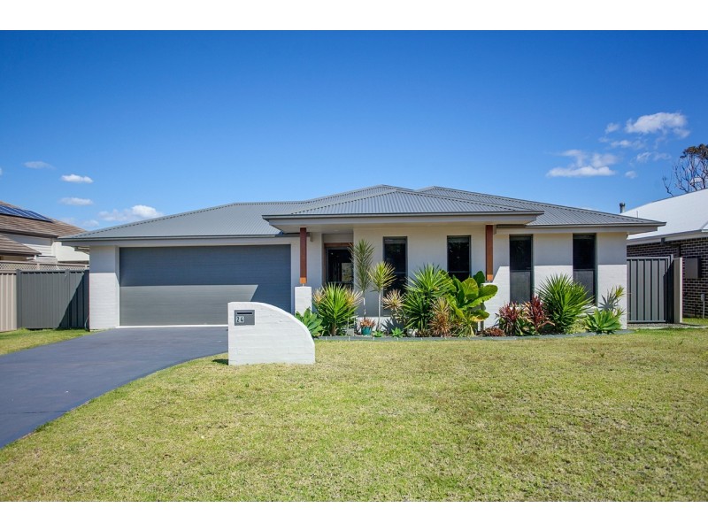 24 Shantull Drive, Wallabi Point NSW 2430