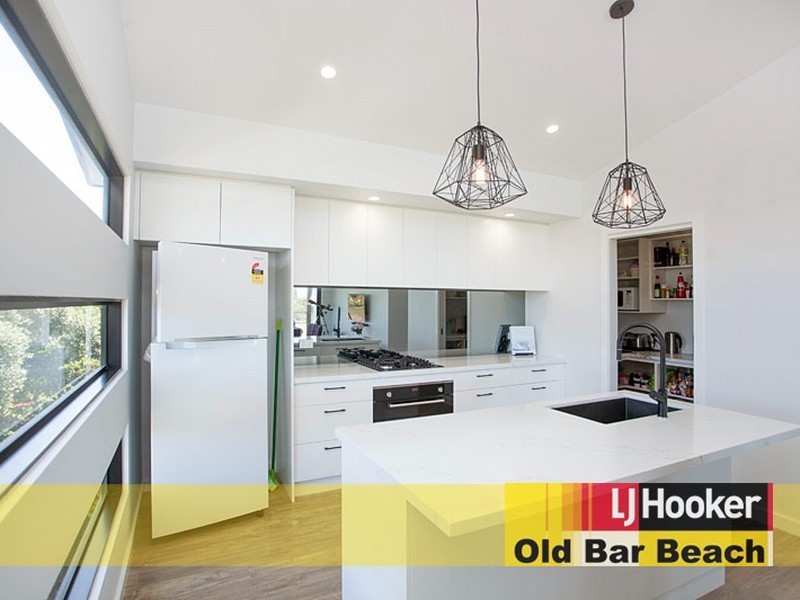 1 Old Bar Road, Old Bar NSW 2430