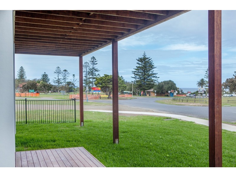 1 Old Bar Road, Old Bar NSW 2430