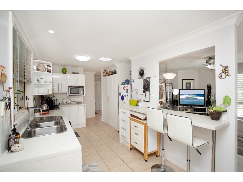 14 Albatross Way, Old Bar NSW 2430