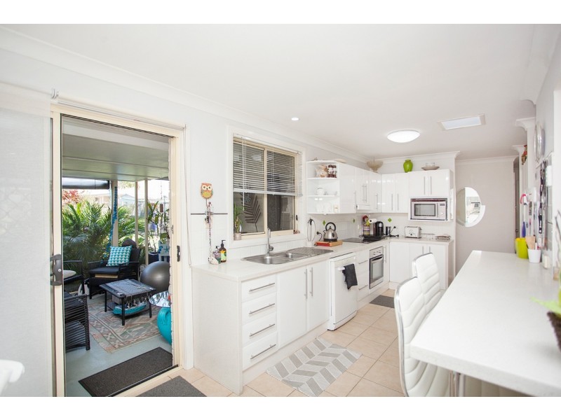 14 Albatross Way, Old Bar NSW 2430