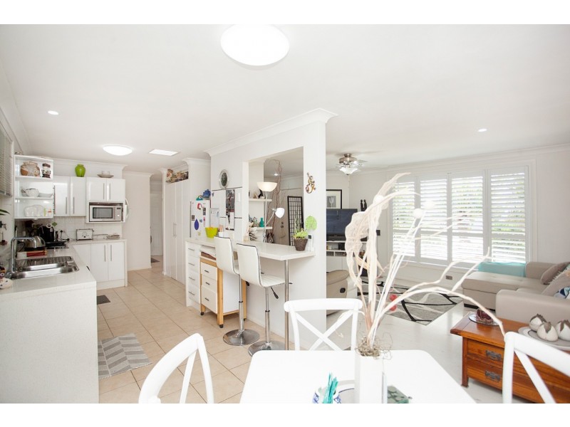 14 Albatross Way, Old Bar NSW 2430