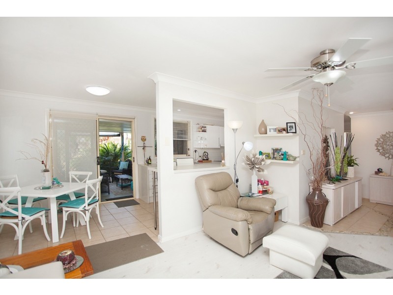 14 Albatross Way, Old Bar NSW 2430