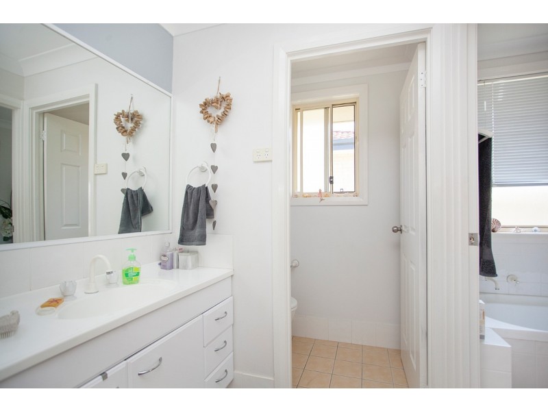 14 Albatross Way, Old Bar NSW 2430