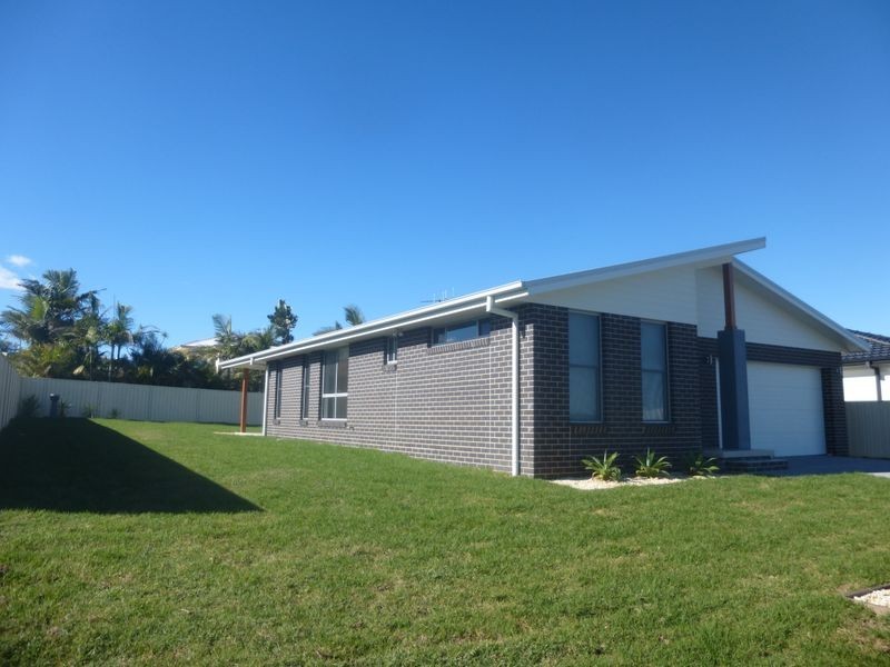 17 Shantull Drive, Wallabi Point NSW 2430