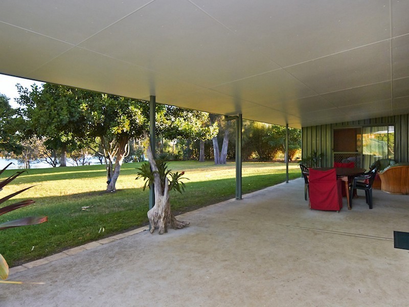 24 Cowans Lane, Oxley Island NSW 2430