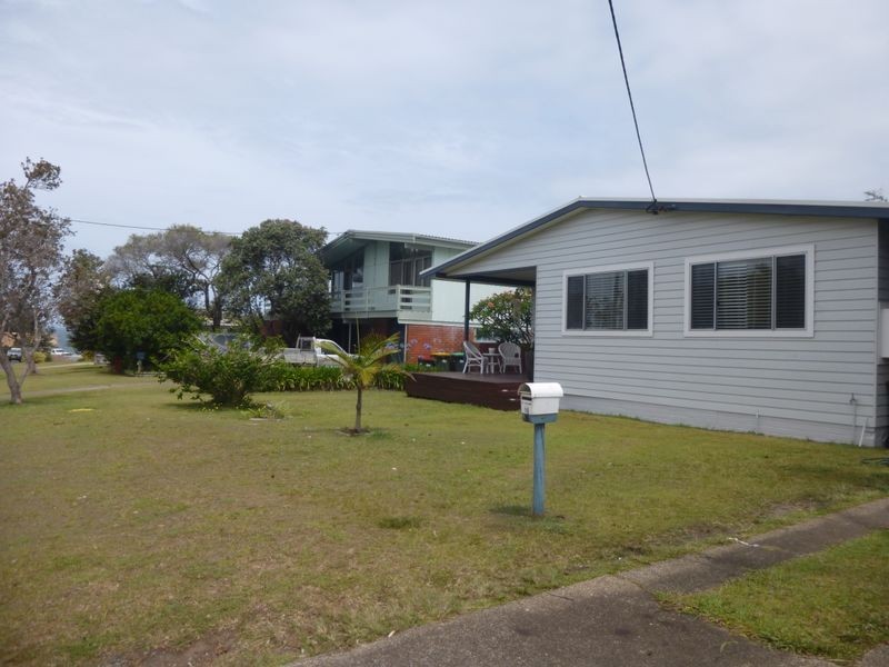 10 Tirriki Street, Old Bar NSW 2430