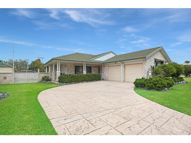 6 Silky Ash Close, Old Bar NSW 2430