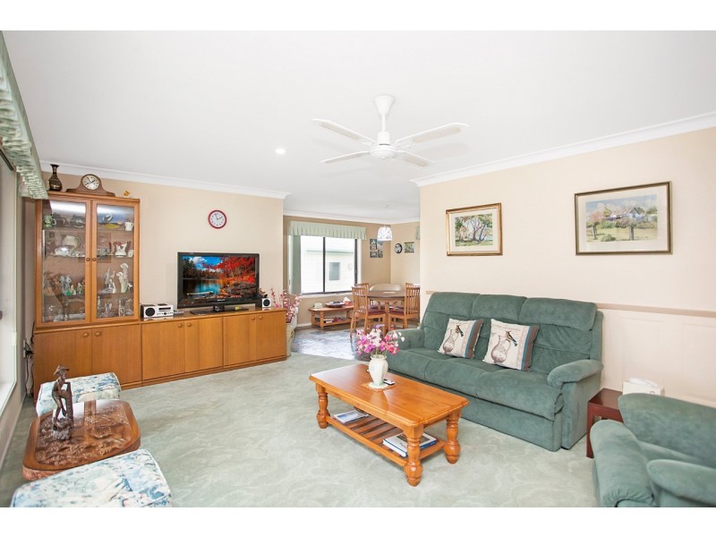 6 Silky Ash Close, Old Bar NSW 2430
