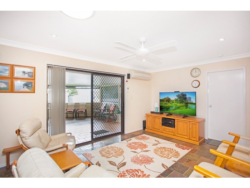 6 Silky Ash Close, Old Bar NSW 2430