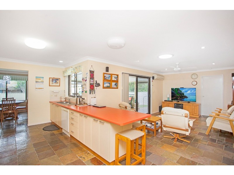 6 Silky Ash Close, Old Bar NSW 2430