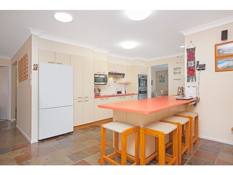 6 Silky Ash Close, Old Bar NSW 2430
