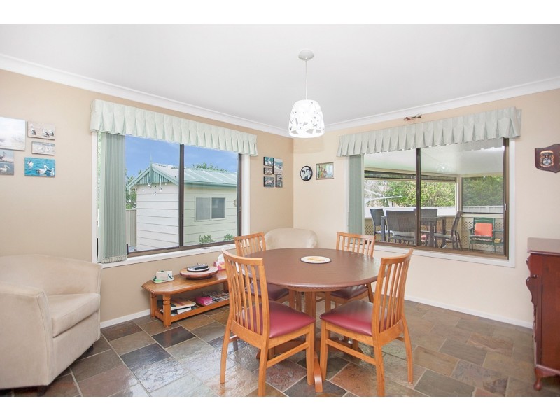 6 Silky Ash Close, Old Bar NSW 2430