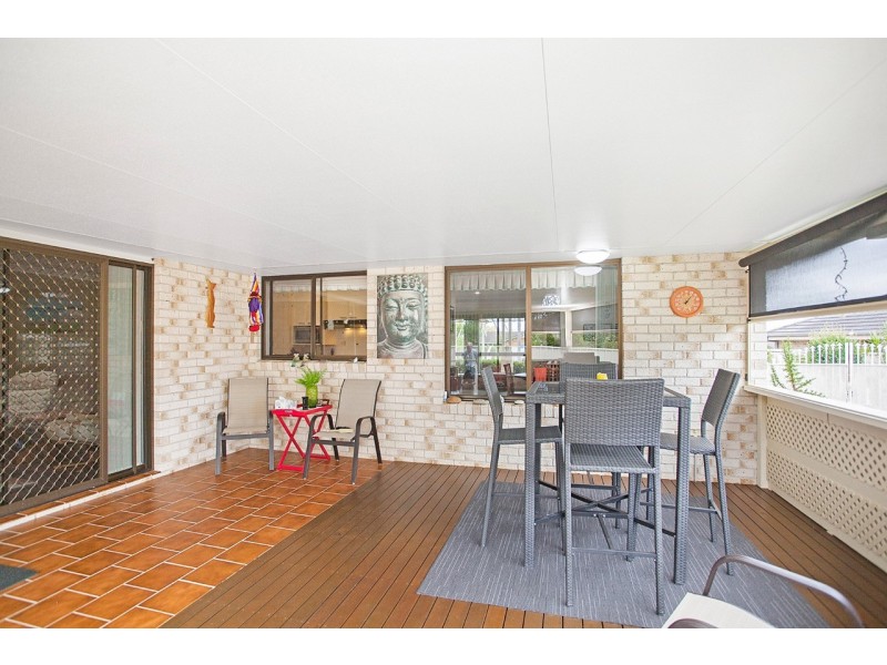 6 Silky Ash Close, Old Bar NSW 2430