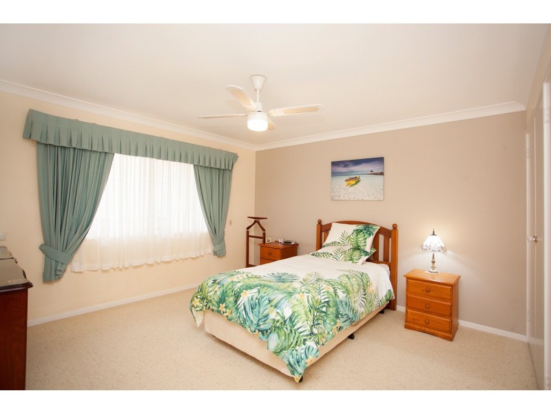 6 Silky Ash Close, Old Bar NSW 2430