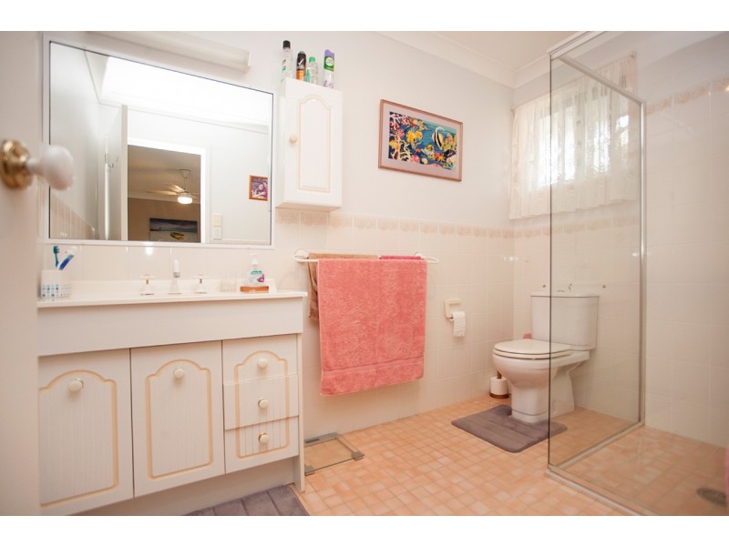 6 Silky Ash Close, Old Bar NSW 2430
