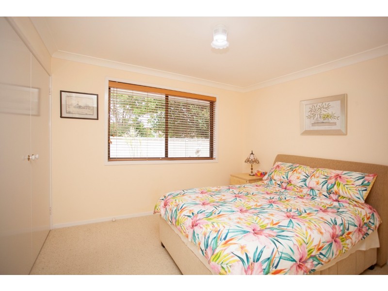 6 Silky Ash Close, Old Bar NSW 2430