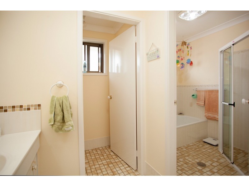 6 Silky Ash Close, Old Bar NSW 2430