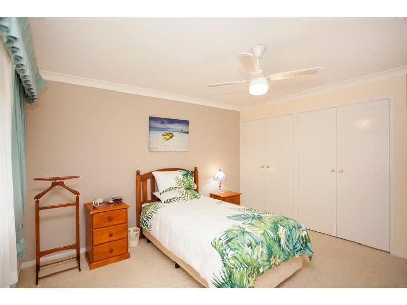 6 Silky Ash Close, Old Bar NSW 2430