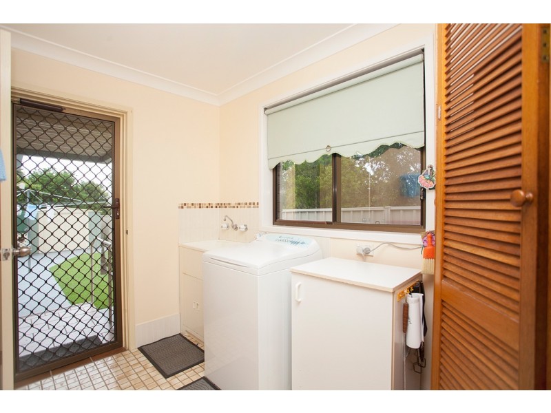 6 Silky Ash Close, Old Bar NSW 2430