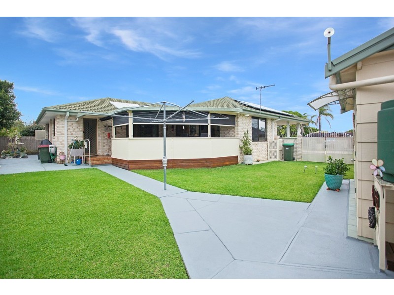 6 Silky Ash Close, Old Bar NSW 2430