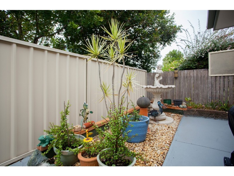 6 Silky Ash Close, Old Bar NSW 2430
