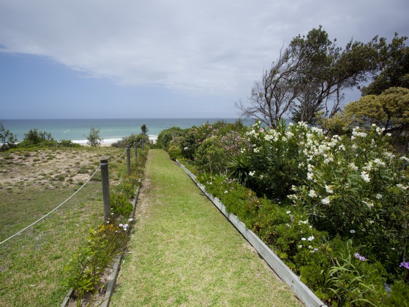 18 Lewis Street, Old Bar NSW 2430