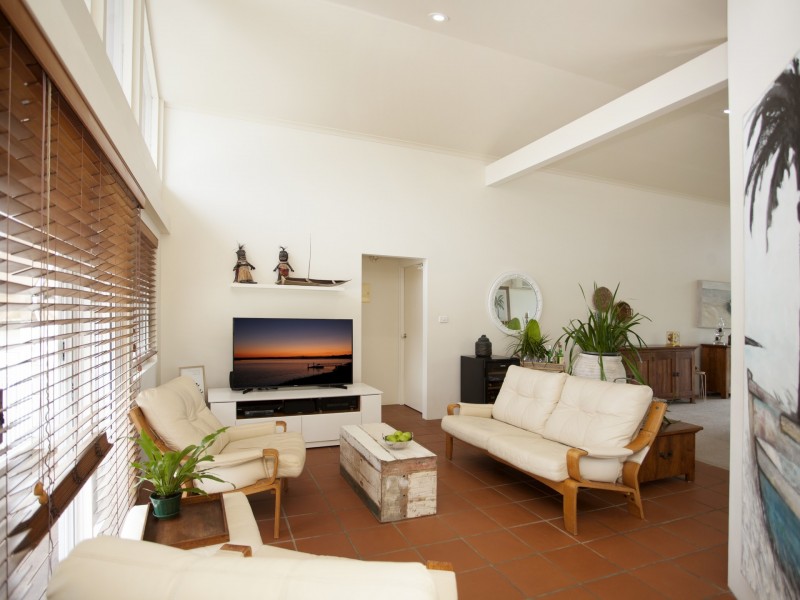 18 Lewis Street, Old Bar NSW 2430