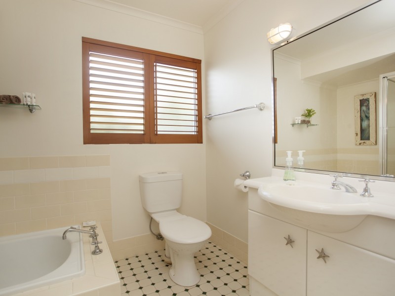 18 Lewis Street, Old Bar NSW 2430