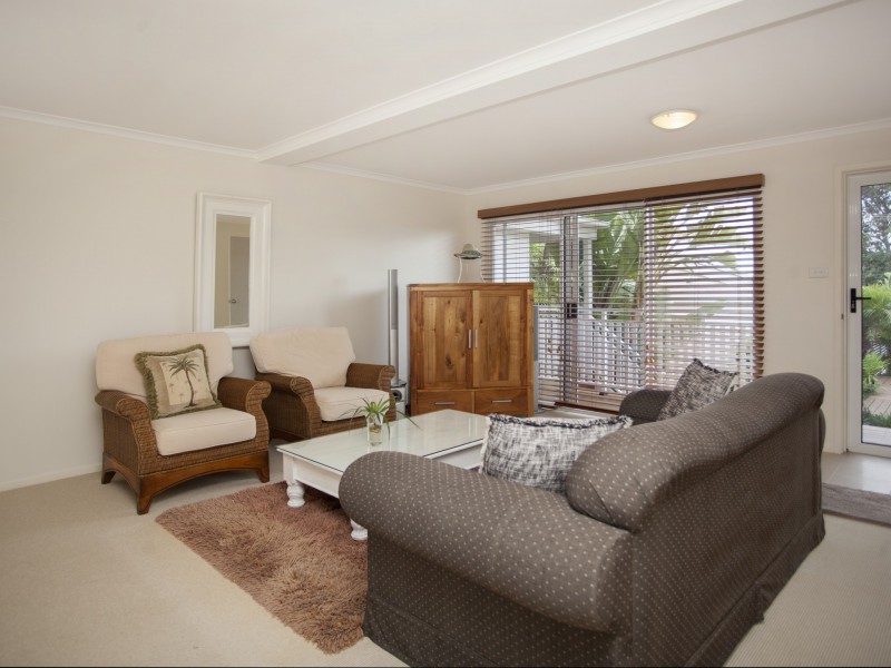 18 Lewis Street, Old Bar NSW 2430