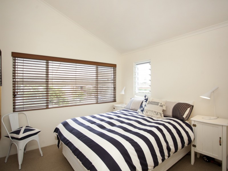 18 Lewis Street, Old Bar NSW 2430