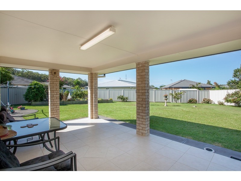 7 Curlew Place, Old Bar NSW 2430