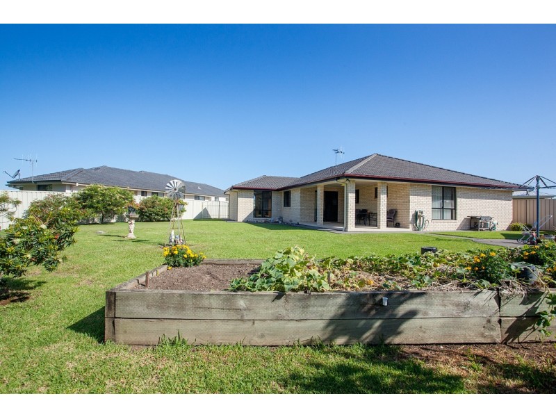 7 Curlew Place, Old Bar NSW 2430