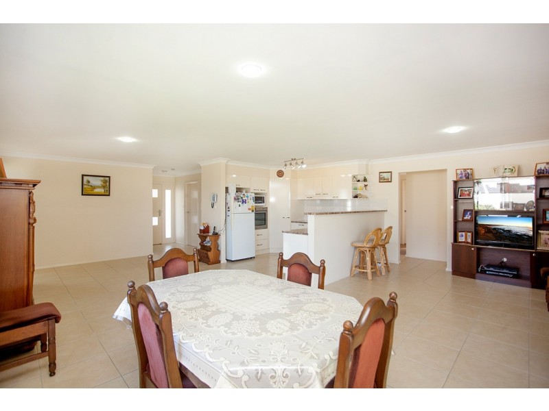 7 Curlew Place, Old Bar NSW 2430