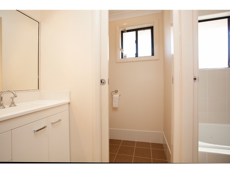 7 Curlew Place, Old Bar NSW 2430