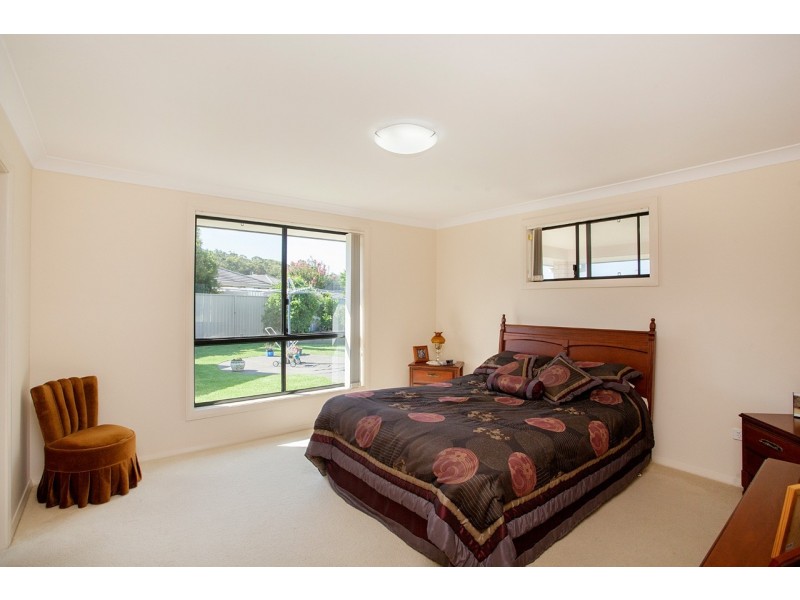 7 Curlew Place, Old Bar NSW 2430