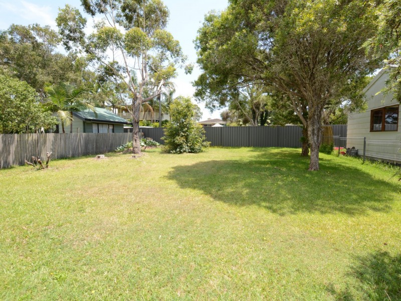 11 Clerke St, Old Bar NSW 2430