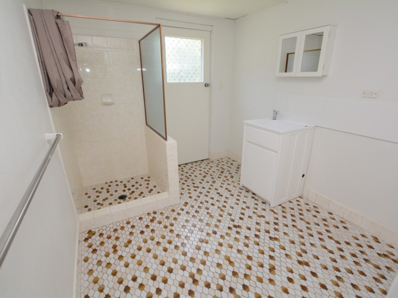 11 Clerke St, Old Bar NSW 2430
