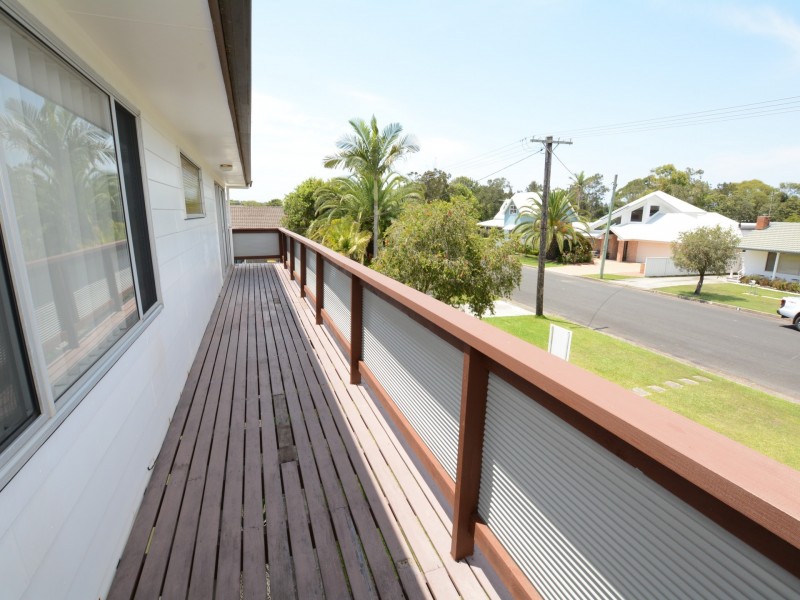 11 Clerke St, Old Bar NSW 2430