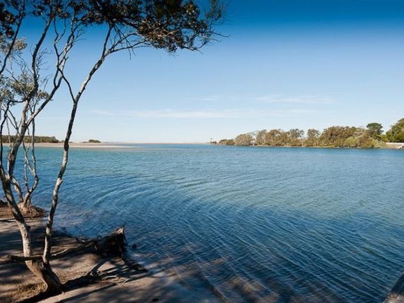 330 Cowan Lane, Old Bar NSW 2430