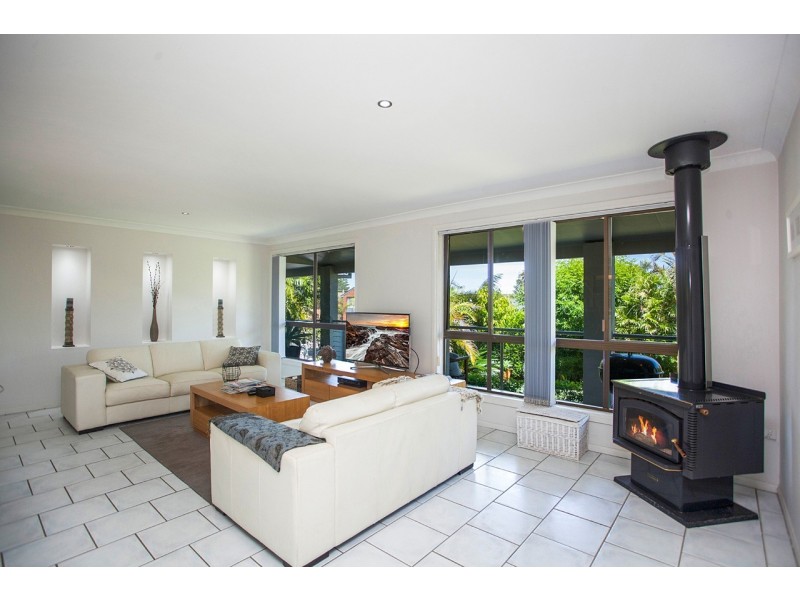 2 Shelly Close, Wallabi Point NSW 2430