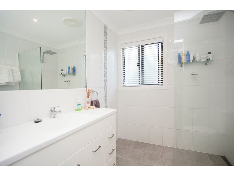 2 Shelly Close, Wallabi Point NSW 2430