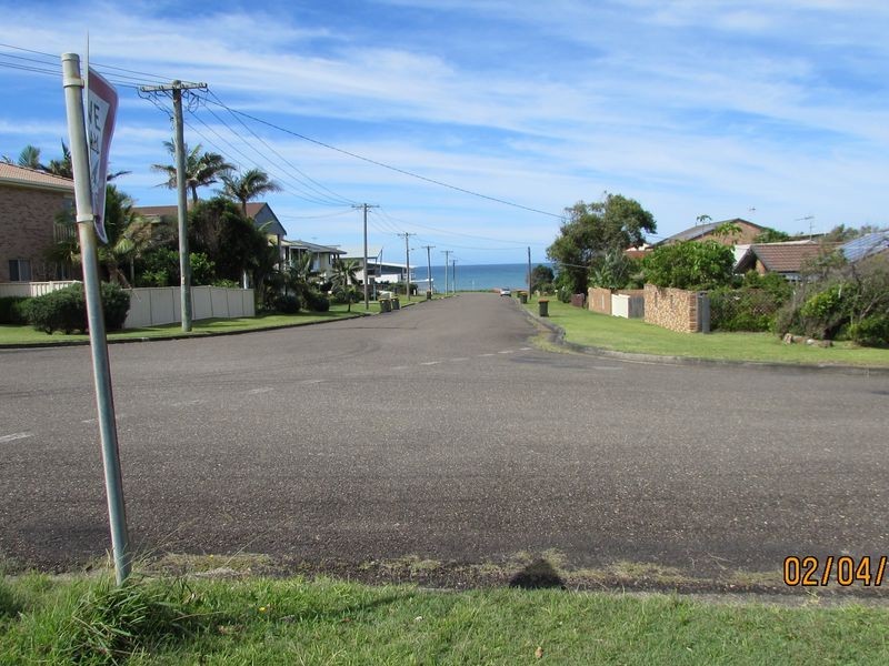 3 Pacific Street, Wallabi Point NSW 2430